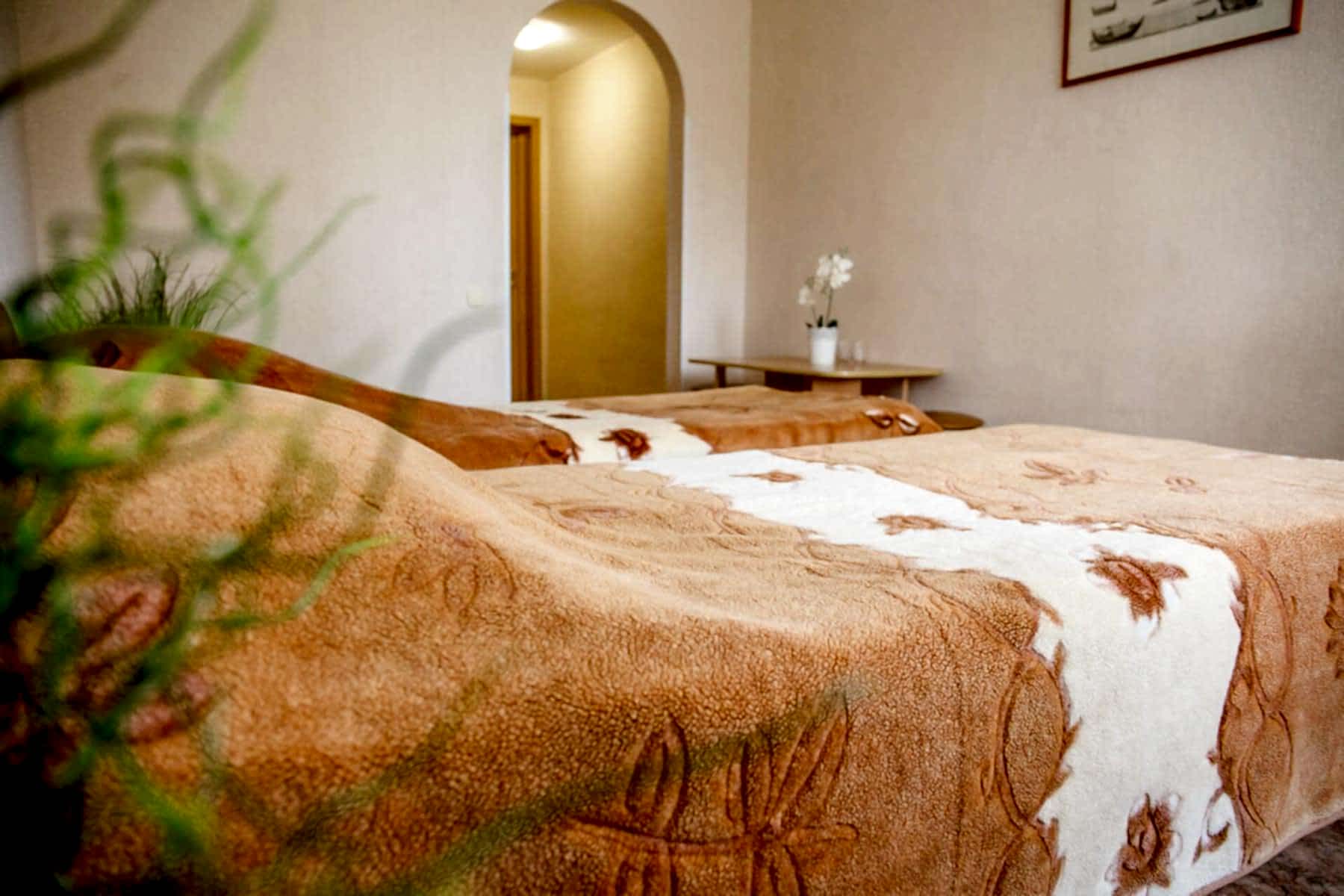 Площадка под открытым небом исполненная в стиле средневековой крепости, для проведения массовых мероприятий. БО "Надежда" г. Алматы