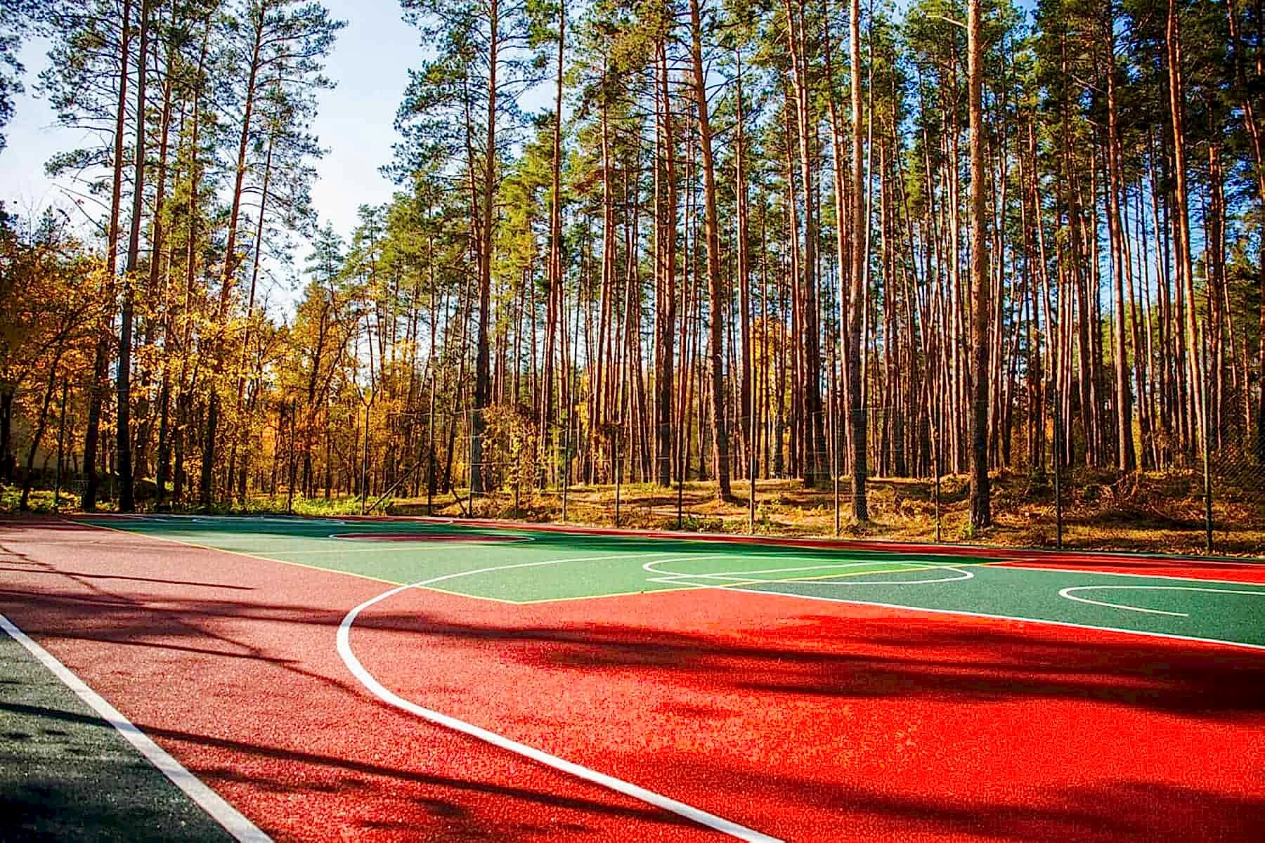 Площадка под открытым небом исполненная в стиле средневековой крепости, для проведения массовых мероприятий. БО "Надежда" г. Алматы