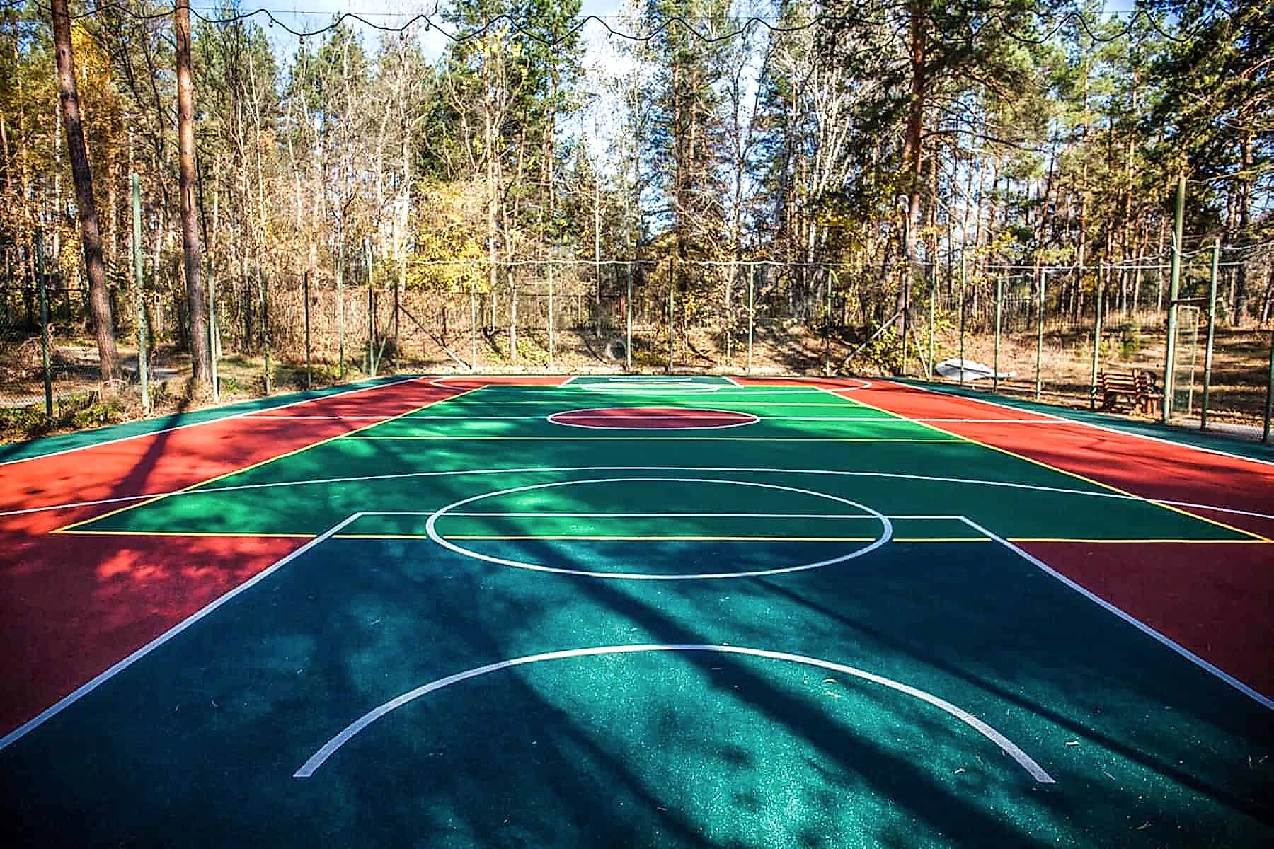 Площадка под открытым небом исполненная в стиле средневековой крепости, для проведения массовых мероприятий. БО "Надежда" г. Алматы