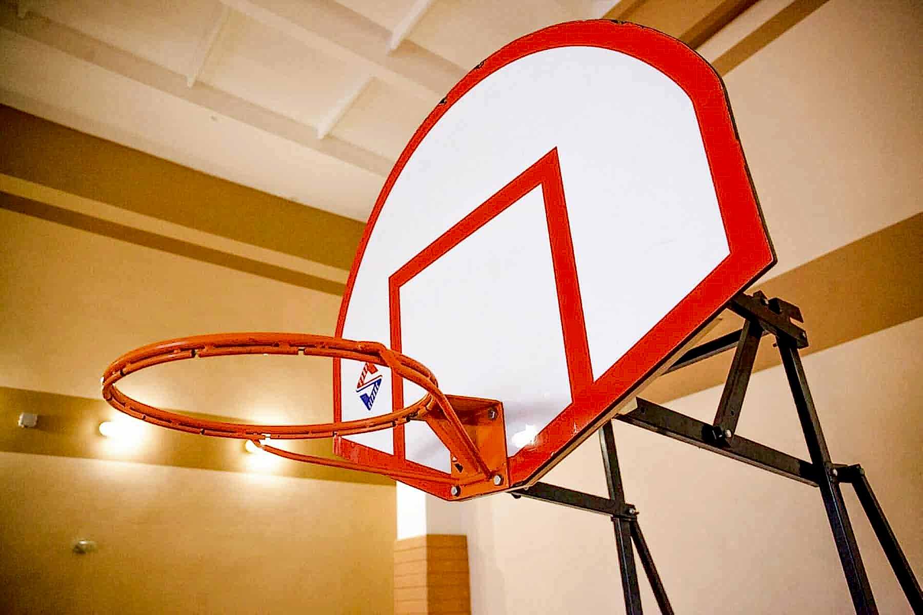 Площадка под открытым небом исполненная в стиле средневековой крепости, для проведения массовых мероприятий. БО "Надежда" г. Алматы