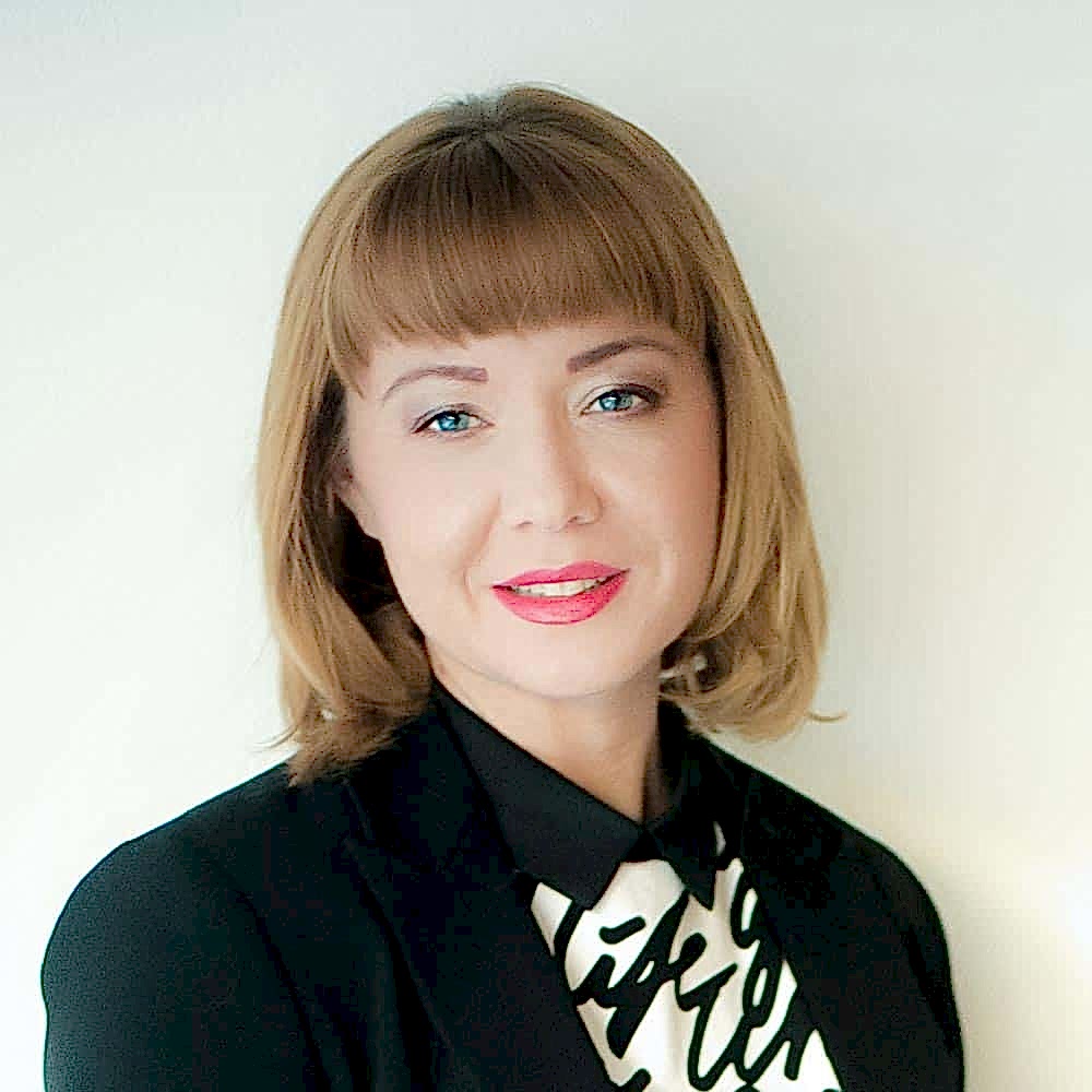 Буга Елена - преподаватель курсов английского языка в Алматы для взрослых. Английский в Алматы индивидуально и группе. Английский с нуля - начальный уровень. Учитель английского для детей.